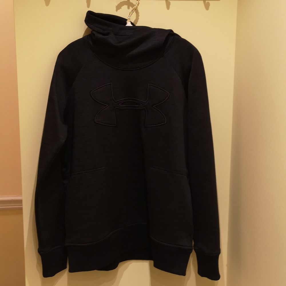 Black Under Armour fleece hoodie size M